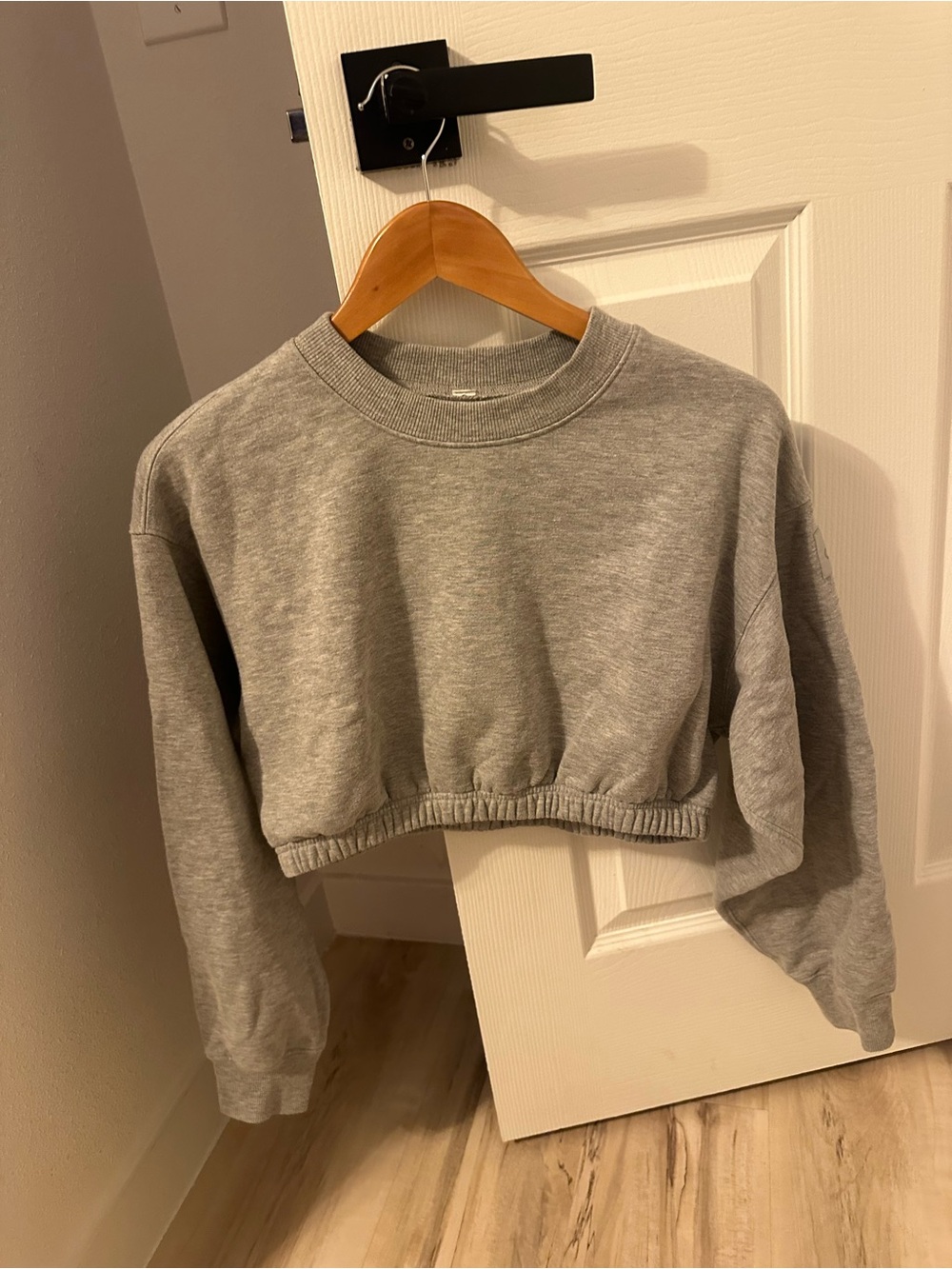 ALO Yoga Heather Gray Cropped Crew Sweatshirt - Picture 2 of 5